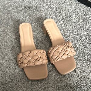 SMALL HEEL BRAIDED SANDALS